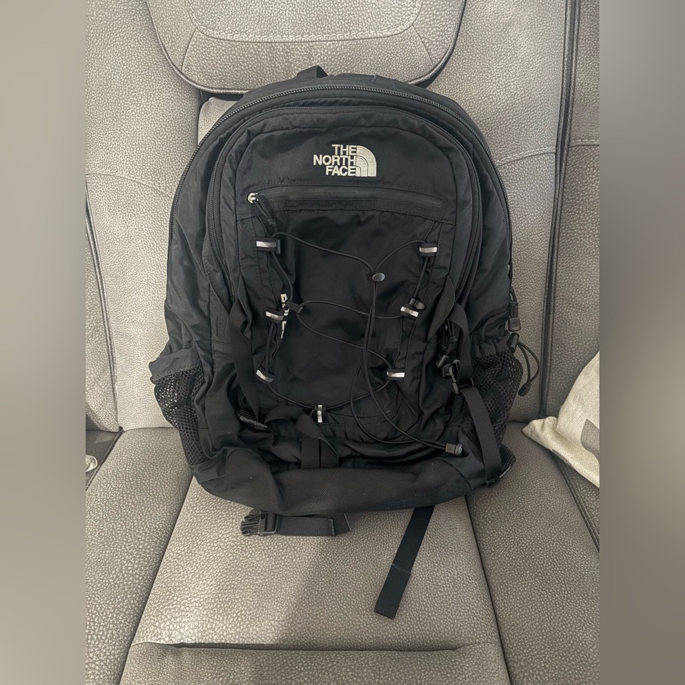 The North Face Black Men's Backpack - Durable Everyday Pack